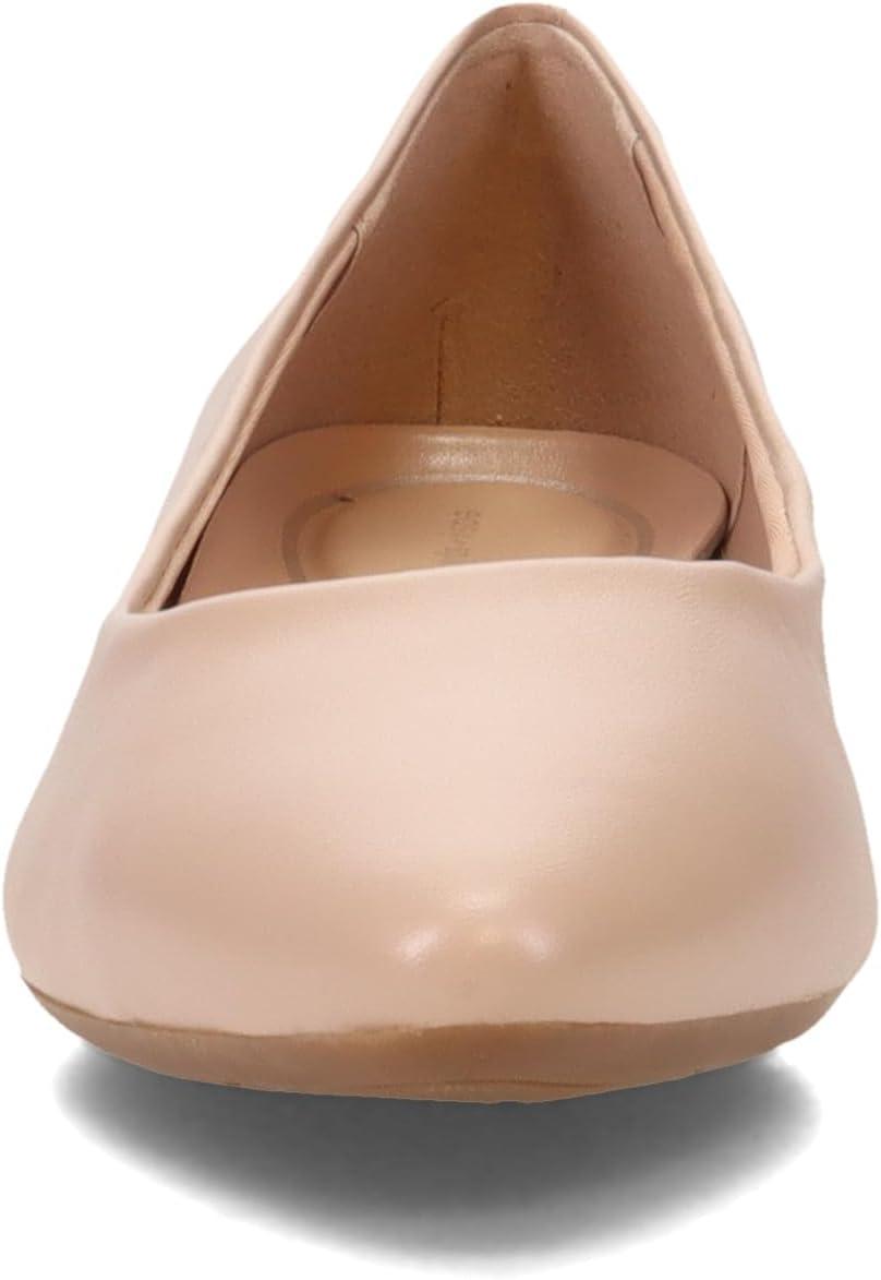 imageEasy Spirit Womens Caldise PumpLatte 101