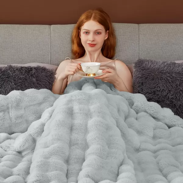 Touchat Luxury 1000GSM Faux Rabbit Fur Throw Blanket Super Heavy Warm Cozy Beige Cream Blankets for Couch Bed Sofa Bubble Plush Fuzzy Elegant Soft Reversible Mink Blanket for Living Room BedroomGrey