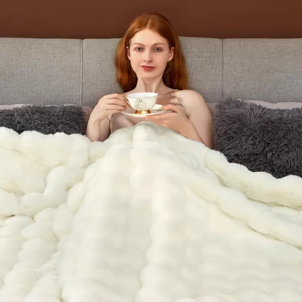 Touchat Luxury 1000GSM Faux Rabbit Fur Throw Blanket Super Heavy Warm Cozy Beige Cream Blankets for Couch Bed Sofa Bubble Plush Fuzzy Elegant Soft Reversible Mink Blanket for Living Room BedroomWhite