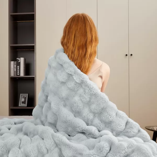 Touchat Luxury 1000GSM Faux Rabbit Fur Throw Blanket Super Heavy Warm Cozy Beige Cream Blankets for Couch Bed Sofa Bubble Plush Fuzzy Elegant Soft Reversible Mink Blanket for Living Room BedroomGrey