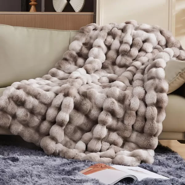 Touchat Luxury 1000GSM Faux Rabbit Fur Throw Blanket Super Heavy Warm Cozy Beige Cream Blankets for Couch Bed Sofa Bubble Plush Fuzzy Elegant Soft Reversible Mink Blanket for Living Room BedroomTiedye Coffee