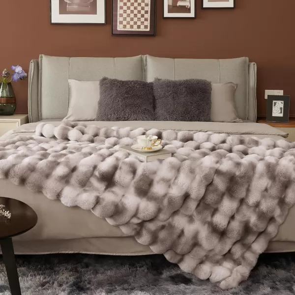 Touchat Luxury 1000GSM Faux Rabbit Fur Throw Blanket Super Heavy Warm Cozy Beige Cream Blankets for Couch Bed Sofa Bubble Plush Fuzzy Elegant Soft Reversible Mink Blanket for Living Room BedroomTiedye Coffee