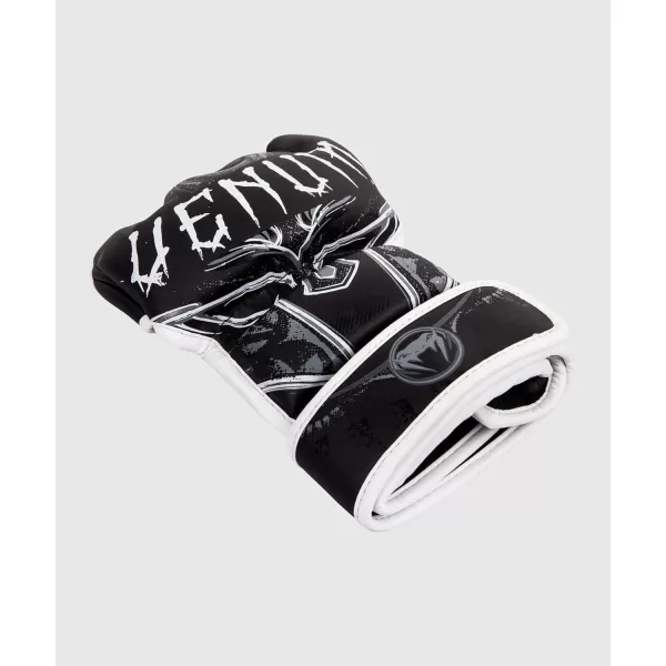 imageVenum Giant 30 Boxing Gloves  Nappa LeatherBlackWhite