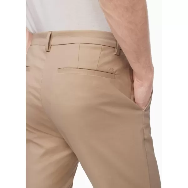 Calvin Klein Mens Modern Stretch Wrinkle Resistant Chino Pants in Slim FitCantucci