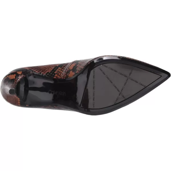 Calvin Klein Womens Gayle PumpCuoioDark Walnut