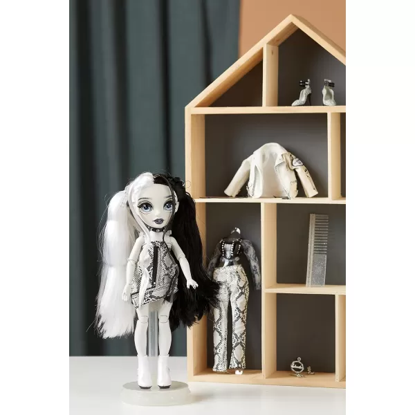 Rainbow High Shadow Series 1 Heather Grayson- Grayscale Fashion Doll. 2 Grey Designer Outfits to Mix &amp; Match with Accessories, Great Gift for Kids 6-12 Years Old and Collectors, Multicolor, 580782