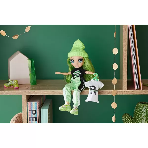 Rainbow Surprise Rainbow High Jade Hunter - Green Clothes Fashion Doll with 2 Complete Mix &amp; Match Outfits and Accessories, Toys for Kids 4 to 15 Years Old