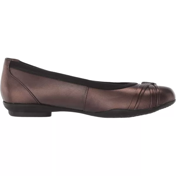 Clarks Women's Sara Tulip Ballet Flat